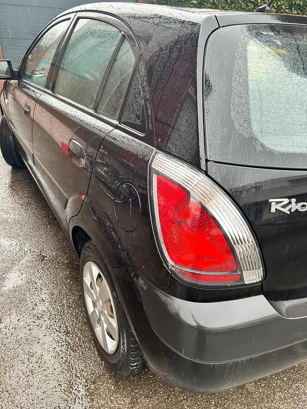 Gebraucht Kia Rio 75 PS (55 kW) 2009 Schwarz Limousine