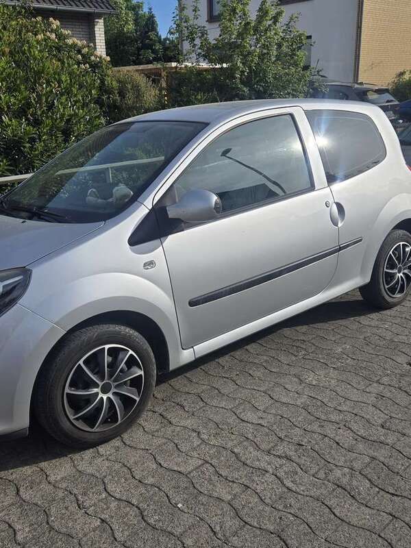 Silber Gebraucht 2012 Renault Twingo Dynamique Kleinwagen | 1.600 € (Guter Preis) - Bild 1/4