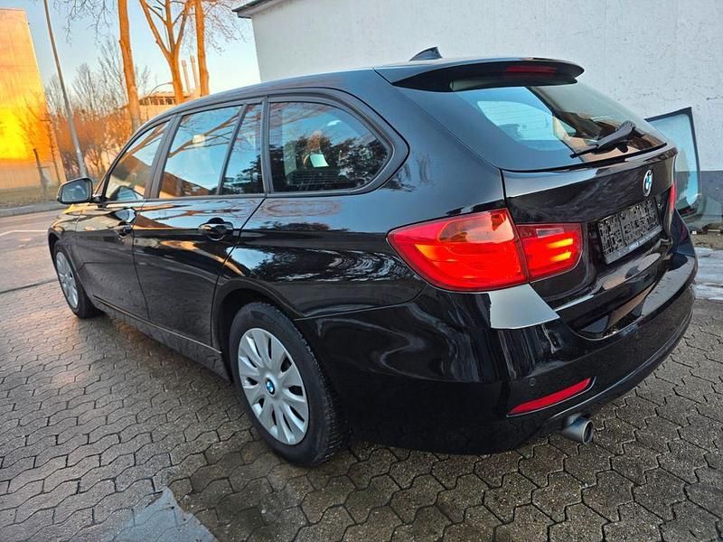 Gebraucht BMW 318 143 PS (105 kW) 2013 Schwarz Kombi