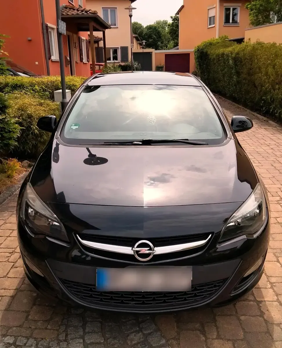 Gebraucht Opel Astra 140 PS (102 kW) 2013 Schwarz Limousine