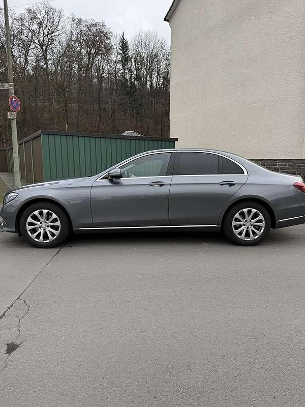 Gebraucht Mercedes E220 194 PS (142 kW) 2016 Grau Limousine