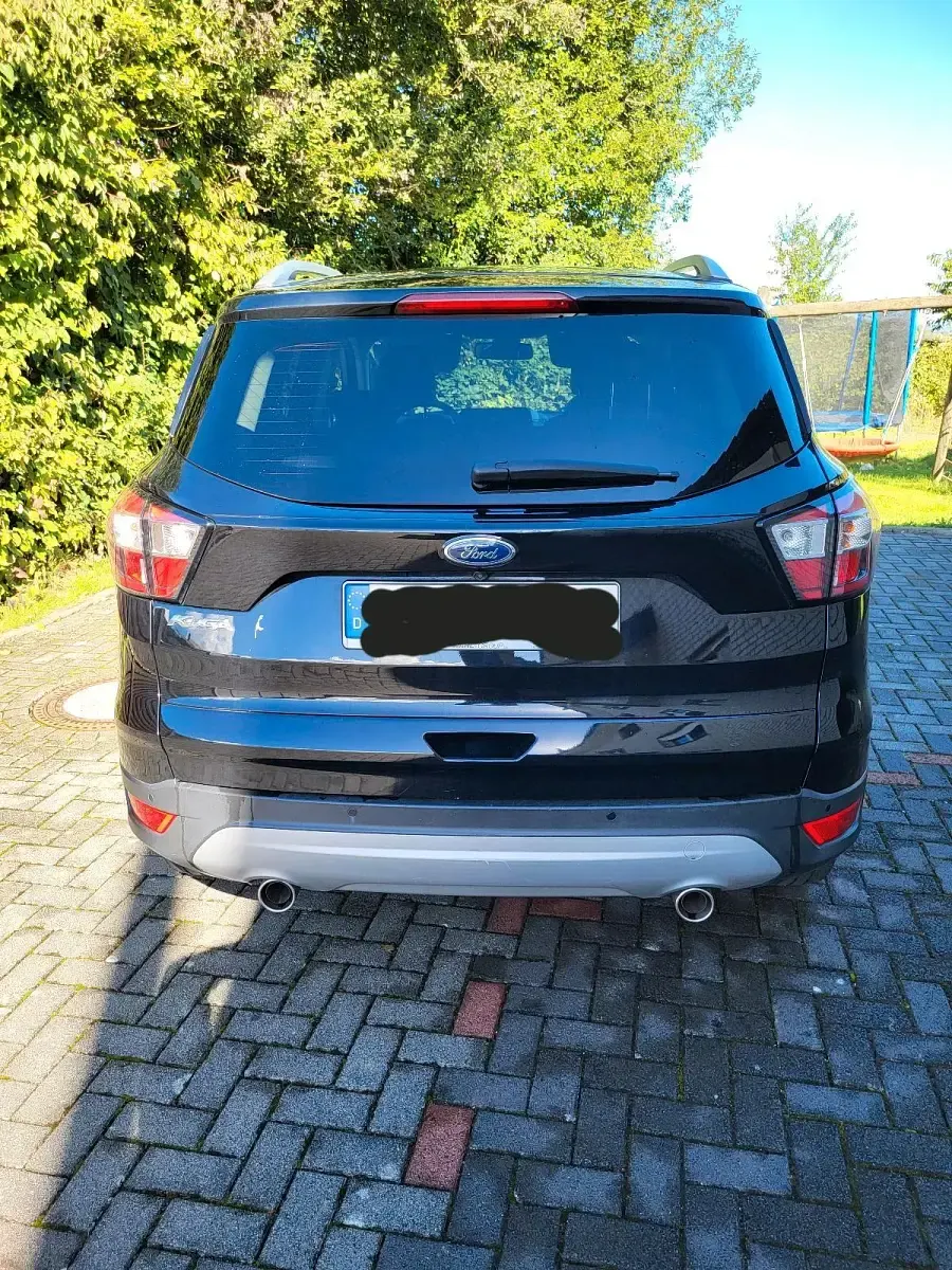 Gebraucht Ford Kuga Titanium 150 PS (110 kW) 2017 Schwarz SUV