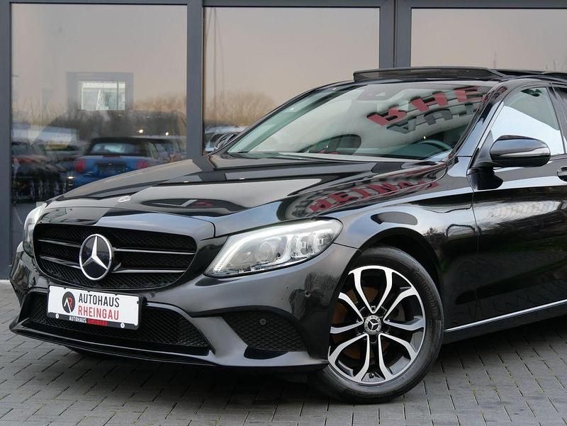 Gebraucht Mercedes C180 Avantgarde 156 PS (114 kW) 2019 Obsidianschwarz  metalliclack Limousine