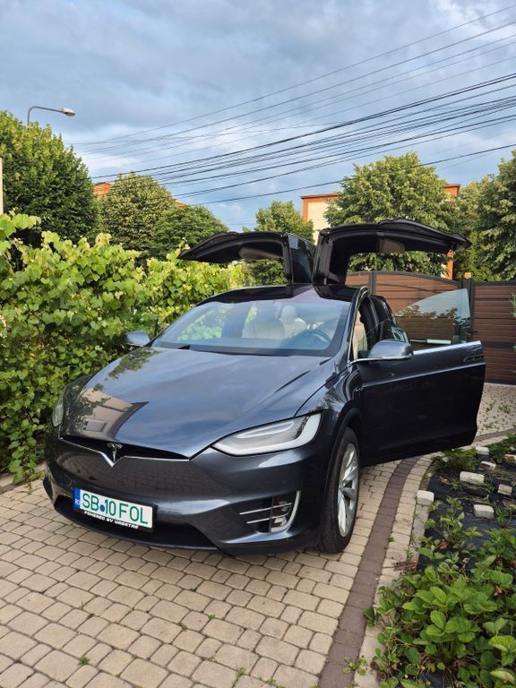 Grau Gebraucht 2020 Tesla Model X SUV | 49.900 € (Guter Preis) - Bild 1/4