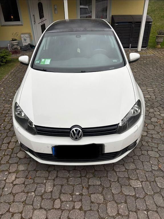 Gebraucht VW Golf VI Team 105 PS (77 kW) 2010 Weiß Kleinwagen