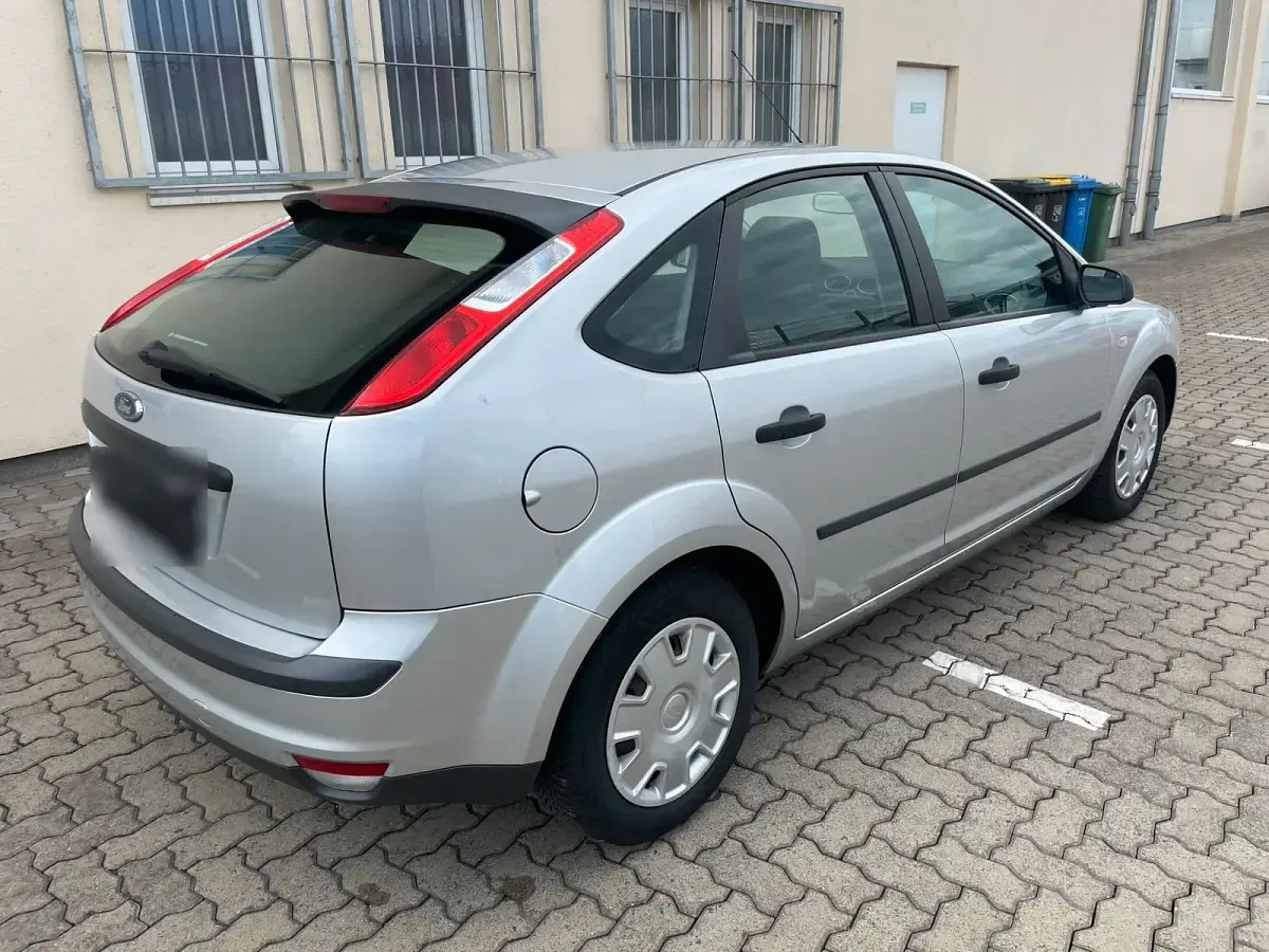 Gebraucht Ford Focus 101 PS (74 kW) 2006 Silber Limousine