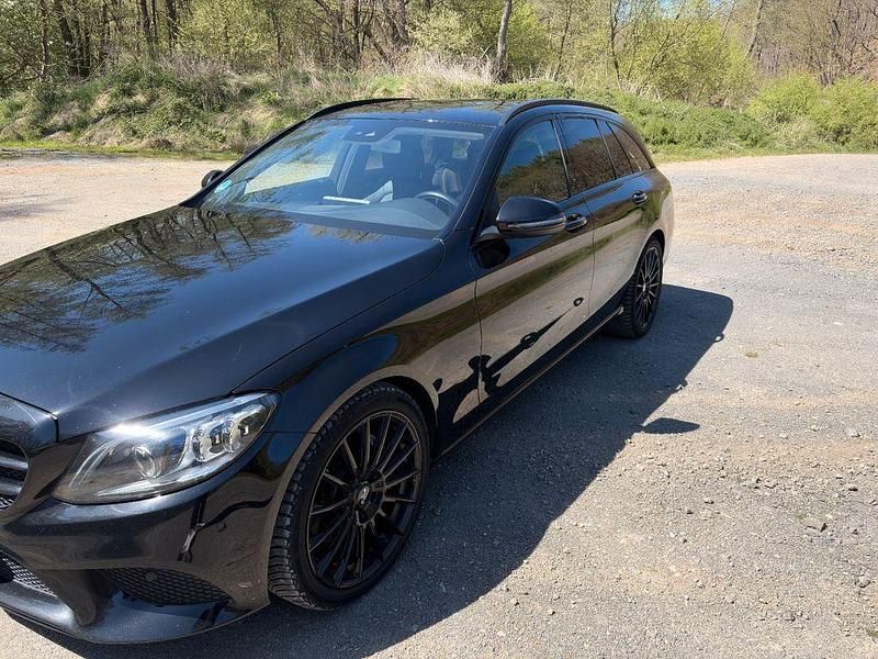 Gebraucht Mercedes C300 Avantgarde 245 PS (180 kW) 2018 Schwarz Limousine