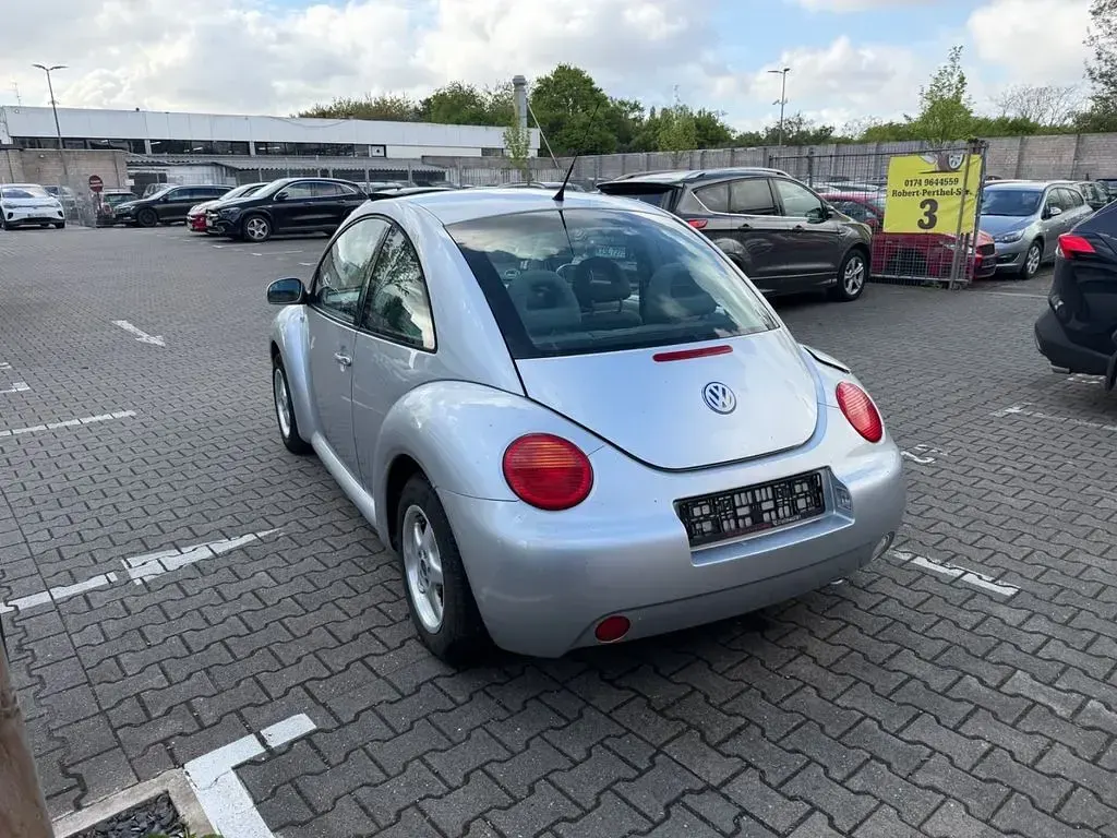 Gebraucht VW New Beetle 75 PS (55 kW) 2002 Silber Kleinwagen