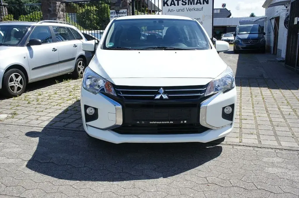 Gebraucht Mitsubishi Space Star Basis 71 PS (52 kW) 2021 Weiß Kleinwagen