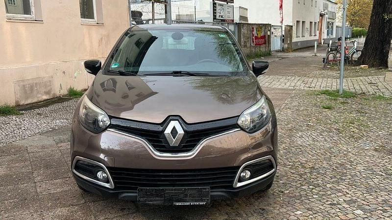 Second-hand Renault Captur Expression 90 CP (66 kW) 2015 Maro SUV