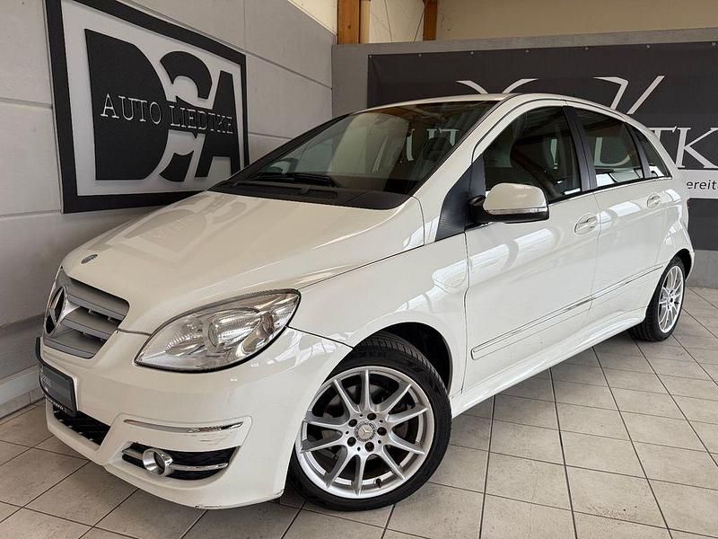 Weiß Gebraucht 2011 Mercedes B180 Van / Kleinbus | 4.499 € (Etwas zu teuer) - Bild 1/4