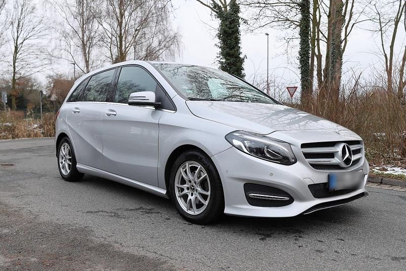 Gebraucht Mercedes B180 Style 108 PS (79 kW) 2017 Silber Van / Kleinbus