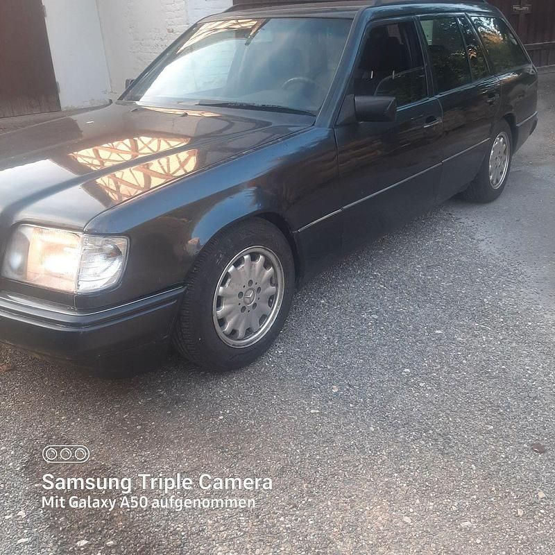 Schwarz Gebraucht 1994 Mercedes E280 Kombi | 3.000 € - Bild 1/4