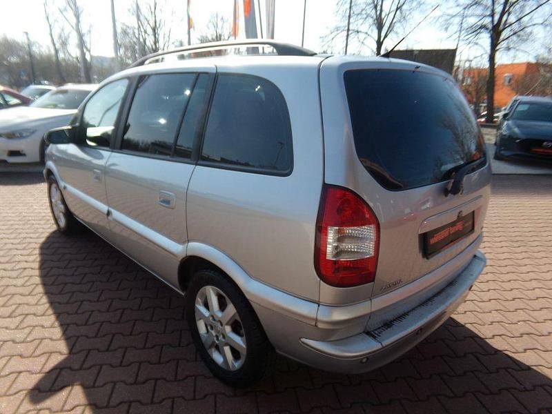Gebraucht Opel Zafira Elegance 125 PS (91 kW) 2004 Silber Van / Kleinbus