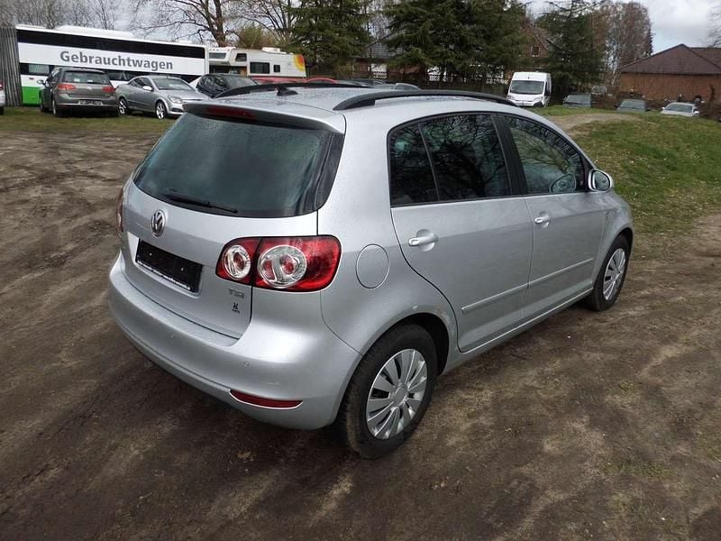 Gebraucht VW Golf VII Life 105 PS (77 kW) 2013 Reflexsilber metallic Kleinwagen