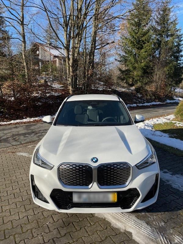 Gebraucht BMW iX1 230 kW (313 PS) 2024 Weiß SUV