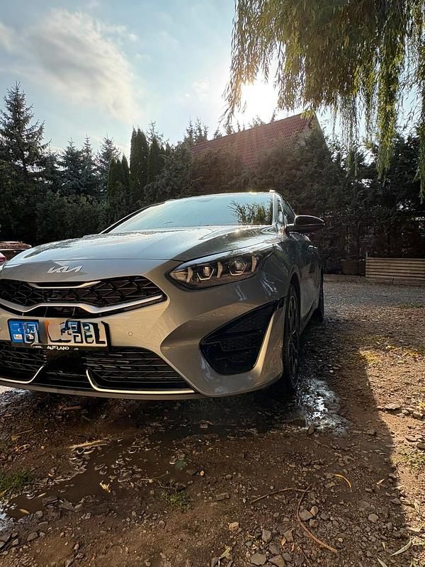 Grau Gebraucht 2025 Kia Ceed Sportswagon GT-Line Kombi | 29.990 € (Fairer Preis) - Bild 1/4