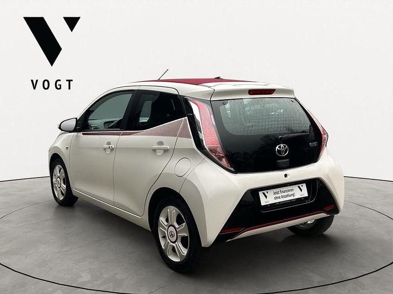Gebraucht Toyota Aygo 69 PS (50 kW) 2017 Weiß Kleinwagen