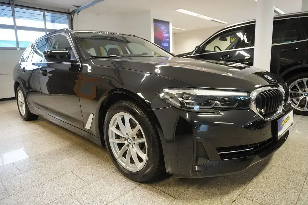 Gebraucht BMW 520 190 PS (139 kW) 2022 Schwarz Limousine