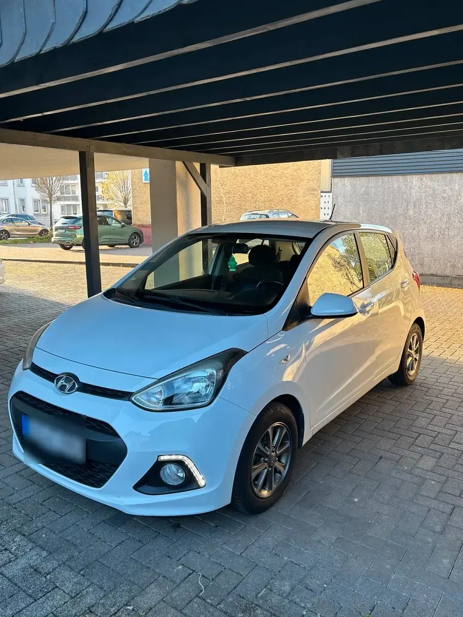 Gebraucht Hyundai i10 71 PS (52 kW) 2015 Weiß Kleinwagen