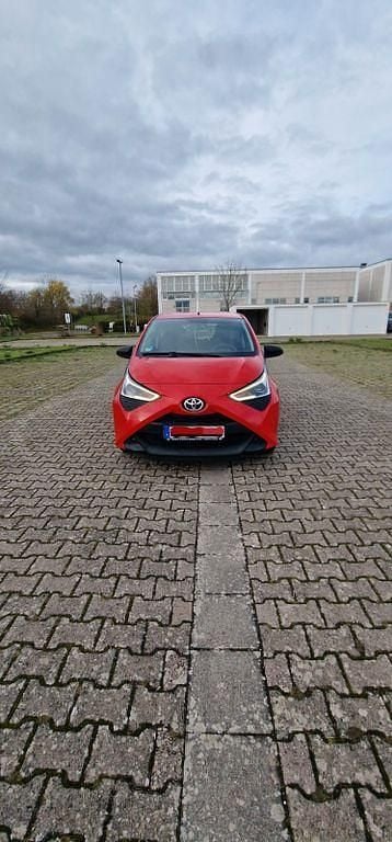 Rot Gebraucht 2020 Toyota Aygo Kleinwagen | 6.500 € (Superpreis) - Bild 1/4