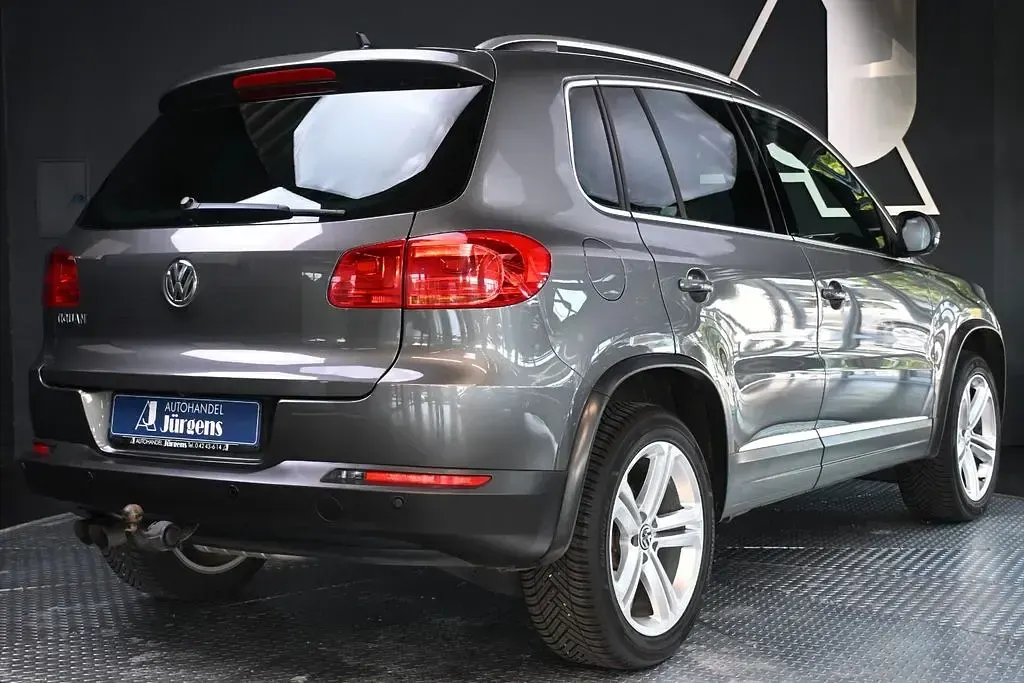 Gebraucht VW Tiguan LOUNGE 125 PS (91 kW) 2016 Grau SUV