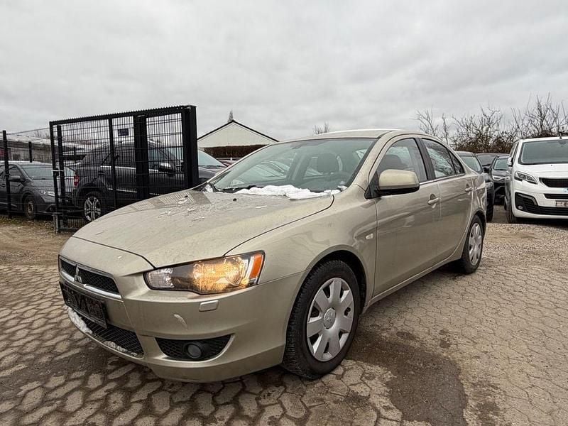 Beige Gebraucht 2012 Mitsubishi Lancer Limousine | 2.900 € (Superpreis) - Bild 1/4