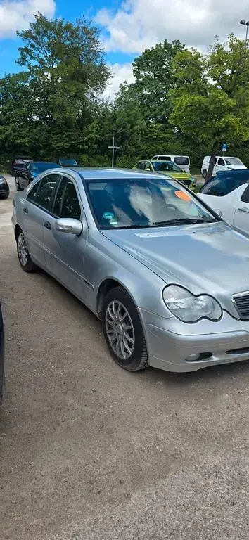 Gebraucht Mercedes C180 129 PS (94 kW) 2002 Silber Limousine