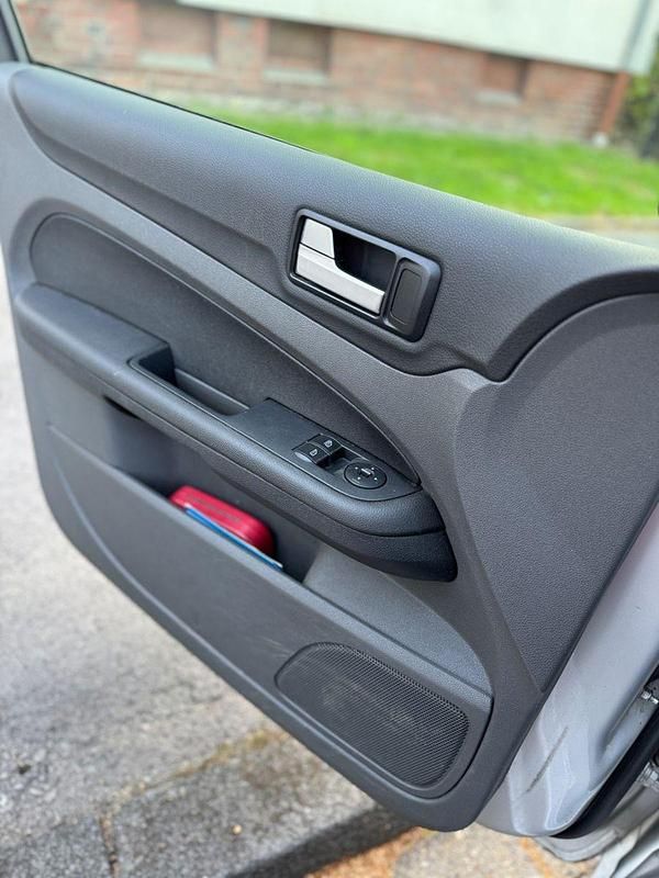 Gebraucht Ford Focus Ambiente 80 PS (58 kW) 2005 Grau Limousine