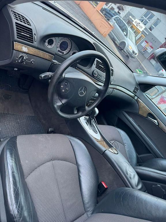 Gebraucht Mercedes E320 Avantgarde 224 PS (164 kW) 2002 Silber Limousine