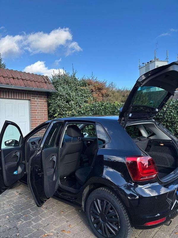 Schwarz Gebraucht 2015 VW Polo LOUNGE Kleinwagen | 6.999 € (Guter Preis) - Bild 1/4