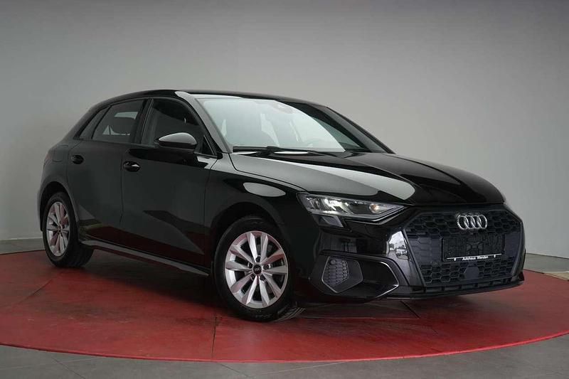 Brilliant black Gebraucht 2023 Audi A3 Sportback Sport Kombi | 24.890 € (Superpreis) - Bild 1/4