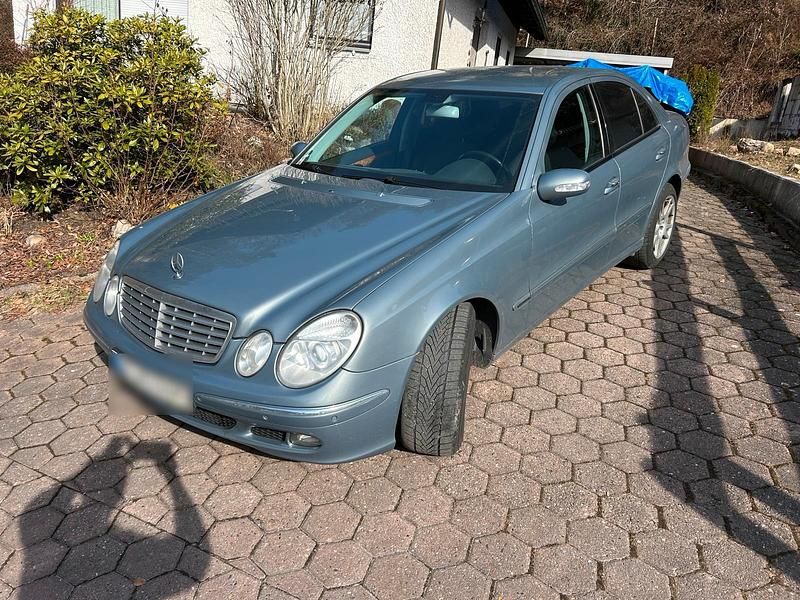 Gebraucht Mercedes E220 150 PS (110 kW) 2005 Blau Limousine