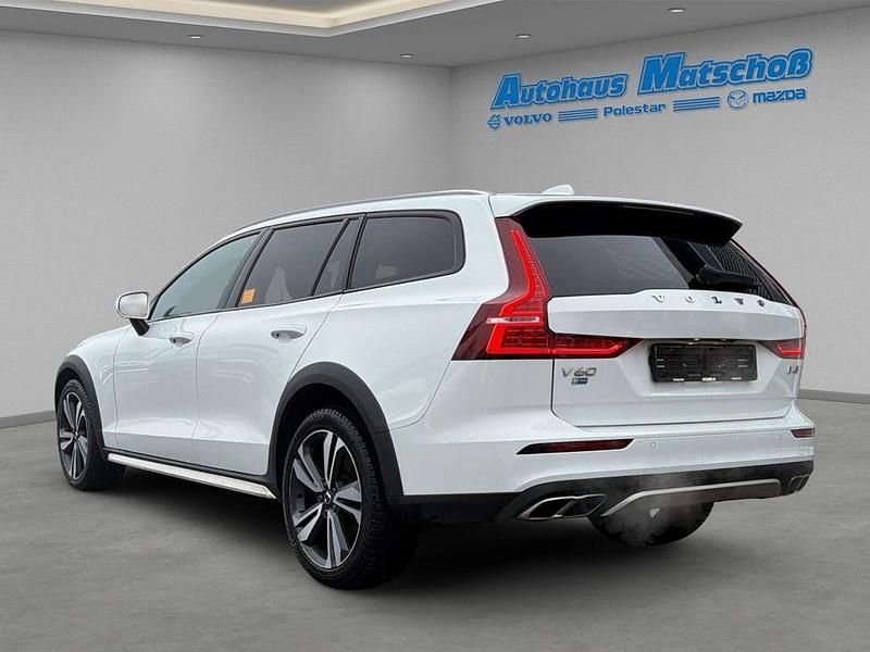 Gebraucht Volvo V60 CC Pro 197 PS (144 kW) 2020 Weiß Kombi