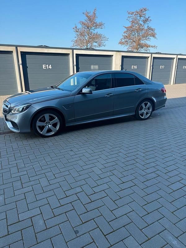 Gebraucht Mercedes E63 AMG AMG 205 PS (150 kW) 2012 Grau Limousine