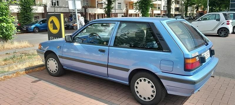 Blau Gebraucht 1987 Nissan Sunny Limousine | 1.800 € - Bild 1/3