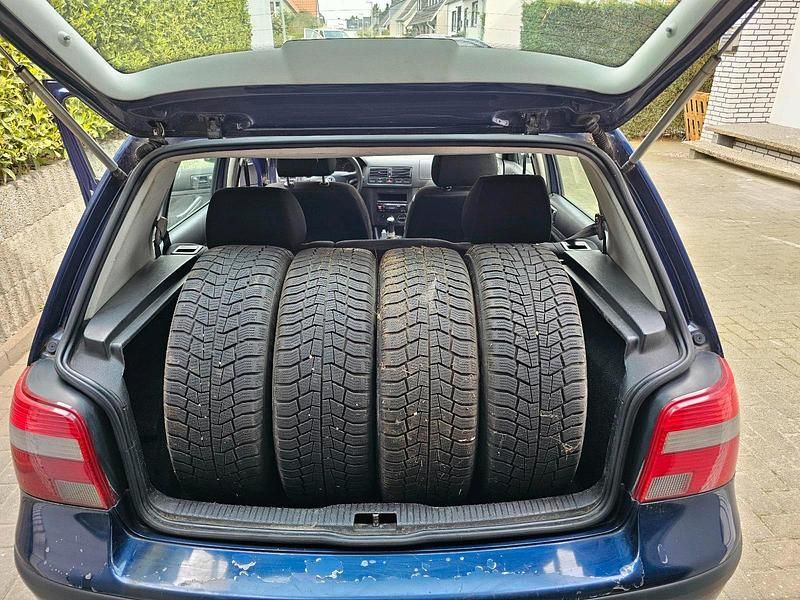 Gebraucht VW Golf IV 100 PS (73 kW) 2001 Blau Limousine