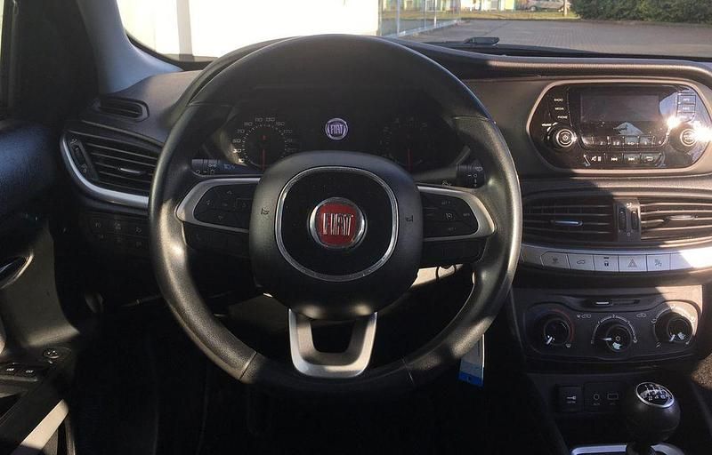 Gebraucht Fiat Tipo Pop 95 PS (69 kW) 2018 Blau Limousine