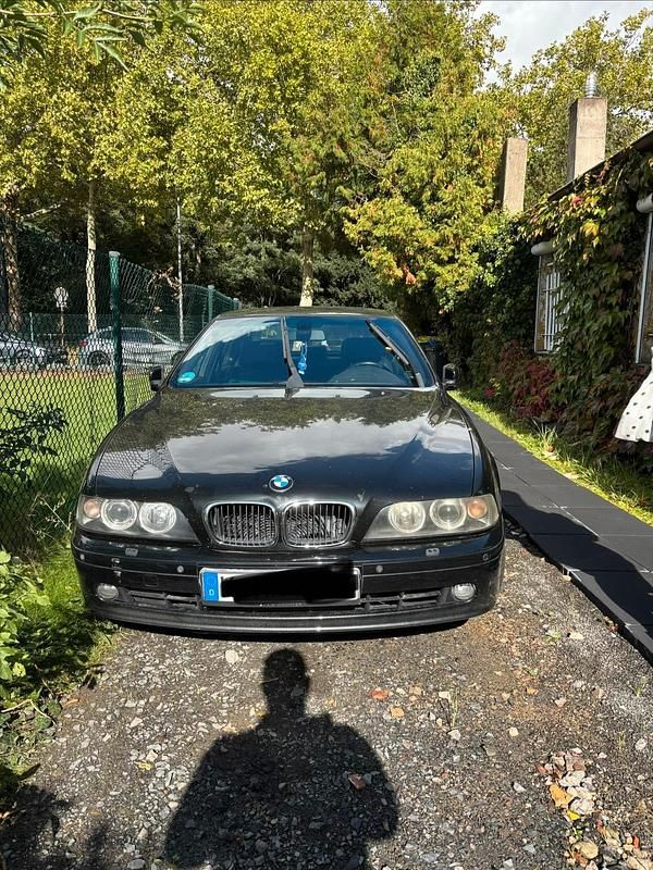 Schwarz Gebraucht 2002 BMW 530 Limousine | 4.500 € (Guter Preis) - Bild 1/4
