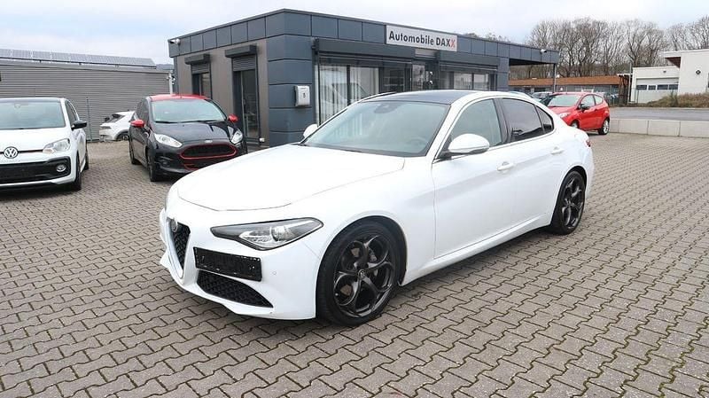 Weiß Gebraucht 2020 Alfa Romeo Giulia Super Limousine | 17.990 € (Guter Preis) - Bild 1/4
