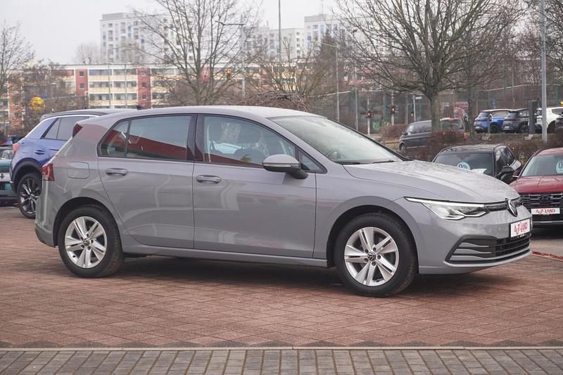 Gebraucht VW Golf VIII 110 PS (80 kW) 2020 Silber Limousine