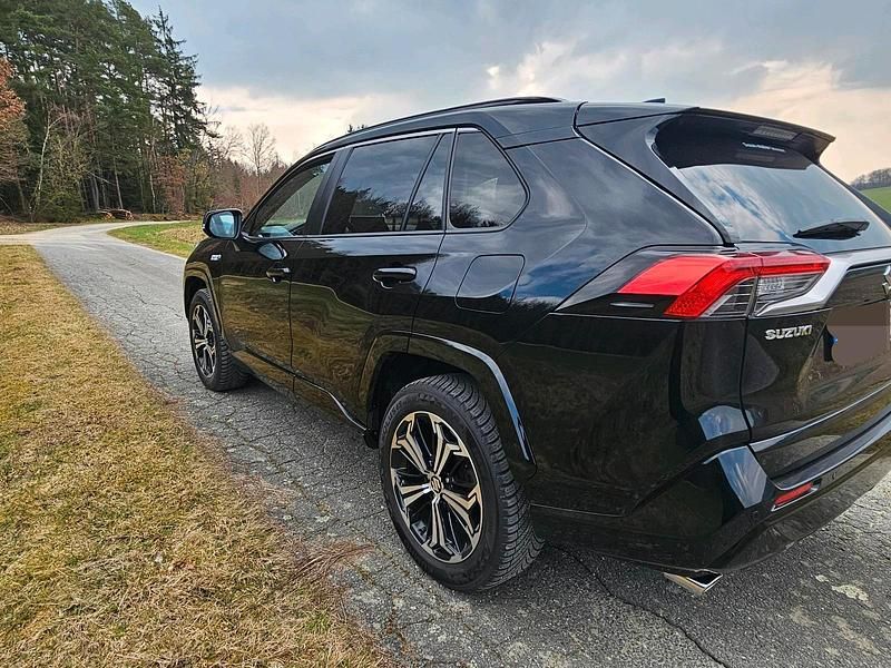 Second-hand Suzuki Across 306 CP (225 kW) 2021 Negru SUV