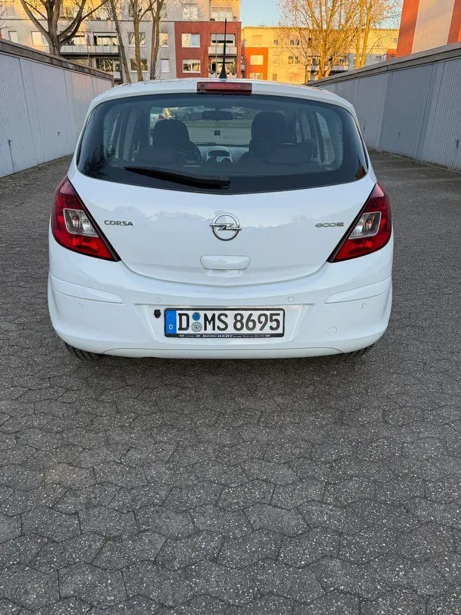 Używany Opel Corsa Selection 69 KM (50 kW) 2011 Biały Hatchback