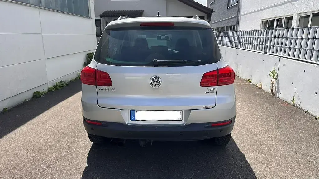 Gebraucht VW Tiguan Trendline 122 PS (89 kW) 2012 Silber SUV
