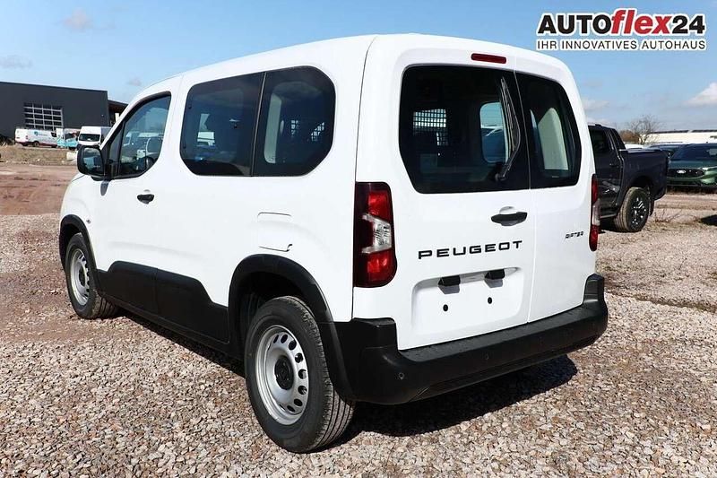 Neu Peugeot Rifter Active 102 PS (75 kW) 2025 Kaolin weiß uni Van / Kleinbus