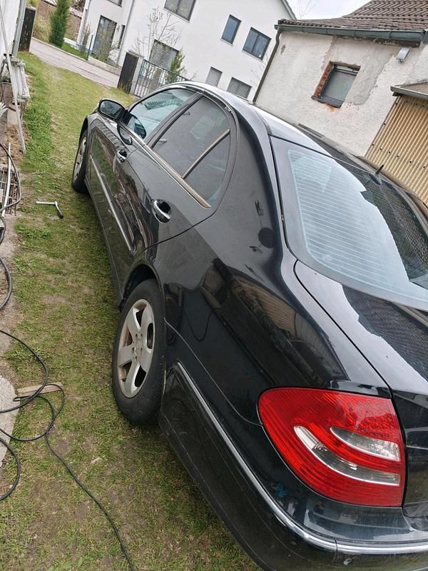 Gebraucht Mercedes E270 177 PS (130 kW) 2004 Schwarz Limousine