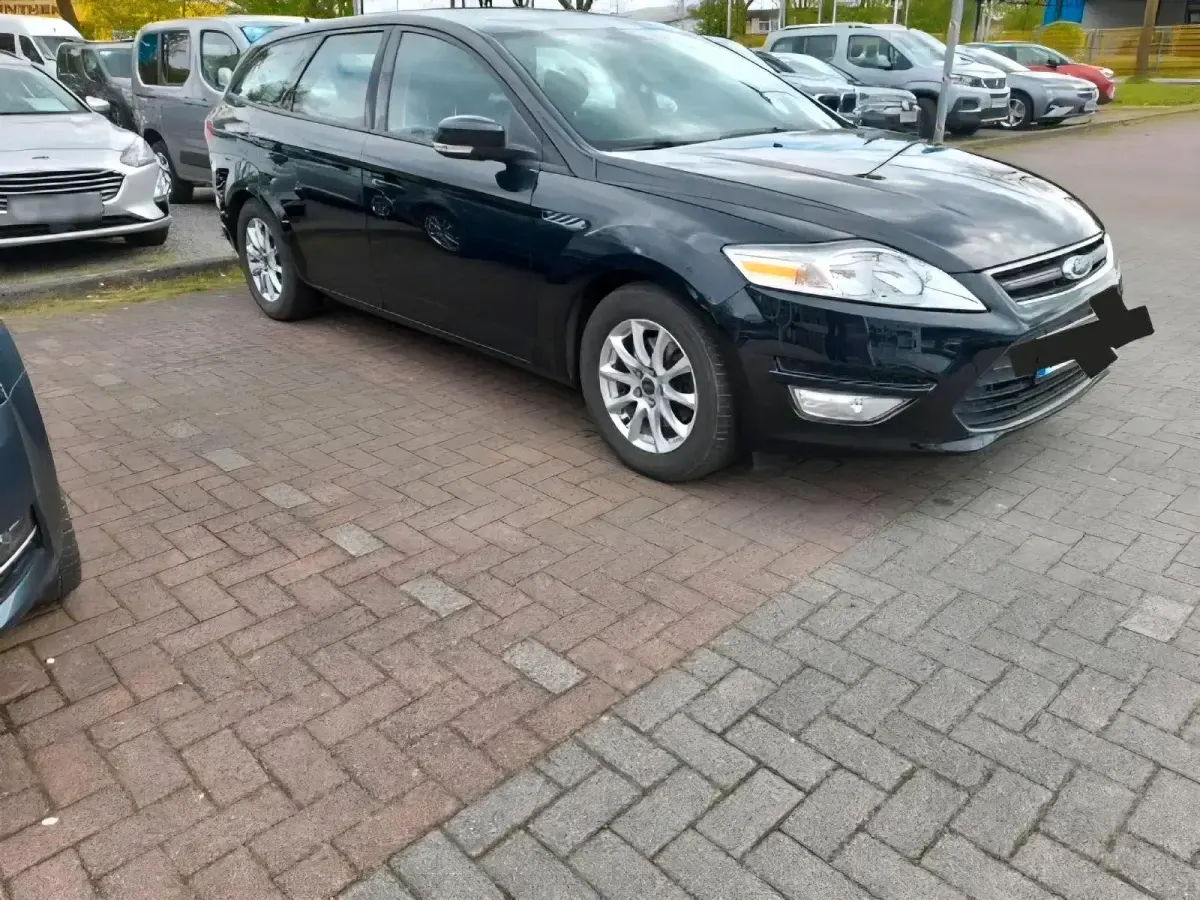 Gebraucht Ford Mondeo Ambiente 116 PS (85 kW) 2014 Schwarz Kombi