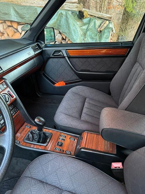 Gebraucht Mercedes 220 150 PS (110 kW) 1994 Grau Kombi