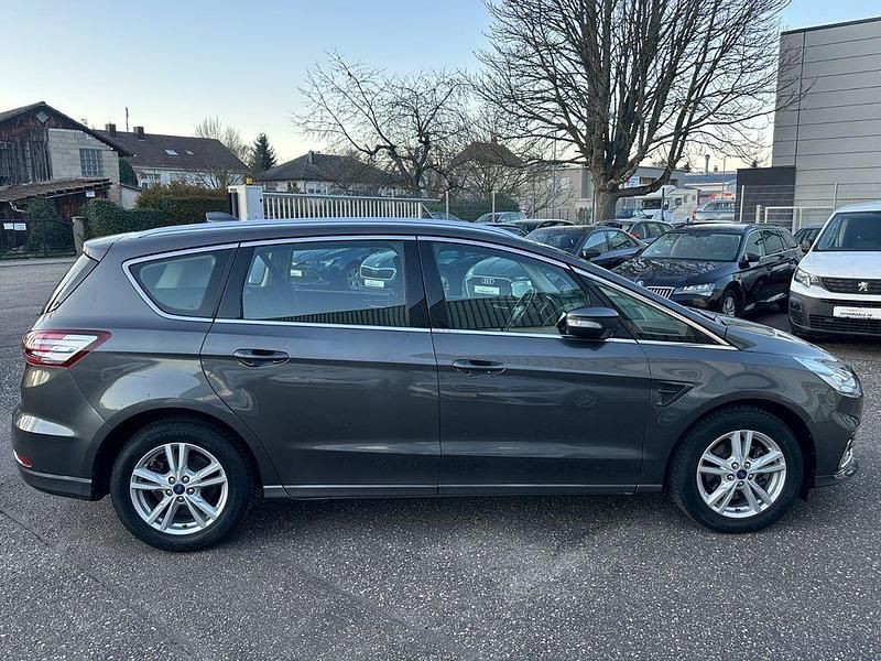 Gebraucht Ford S-MAX Titanium 150 PS (110 kW) 2021 Magneticgrau Van / Kleinbus