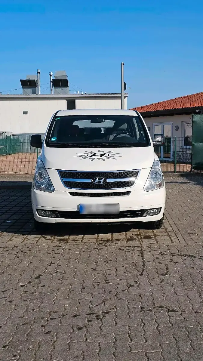 Gebraucht Hyundai H-1 170 PS (125 kW) 2011 Weiß Van / Kleinbus